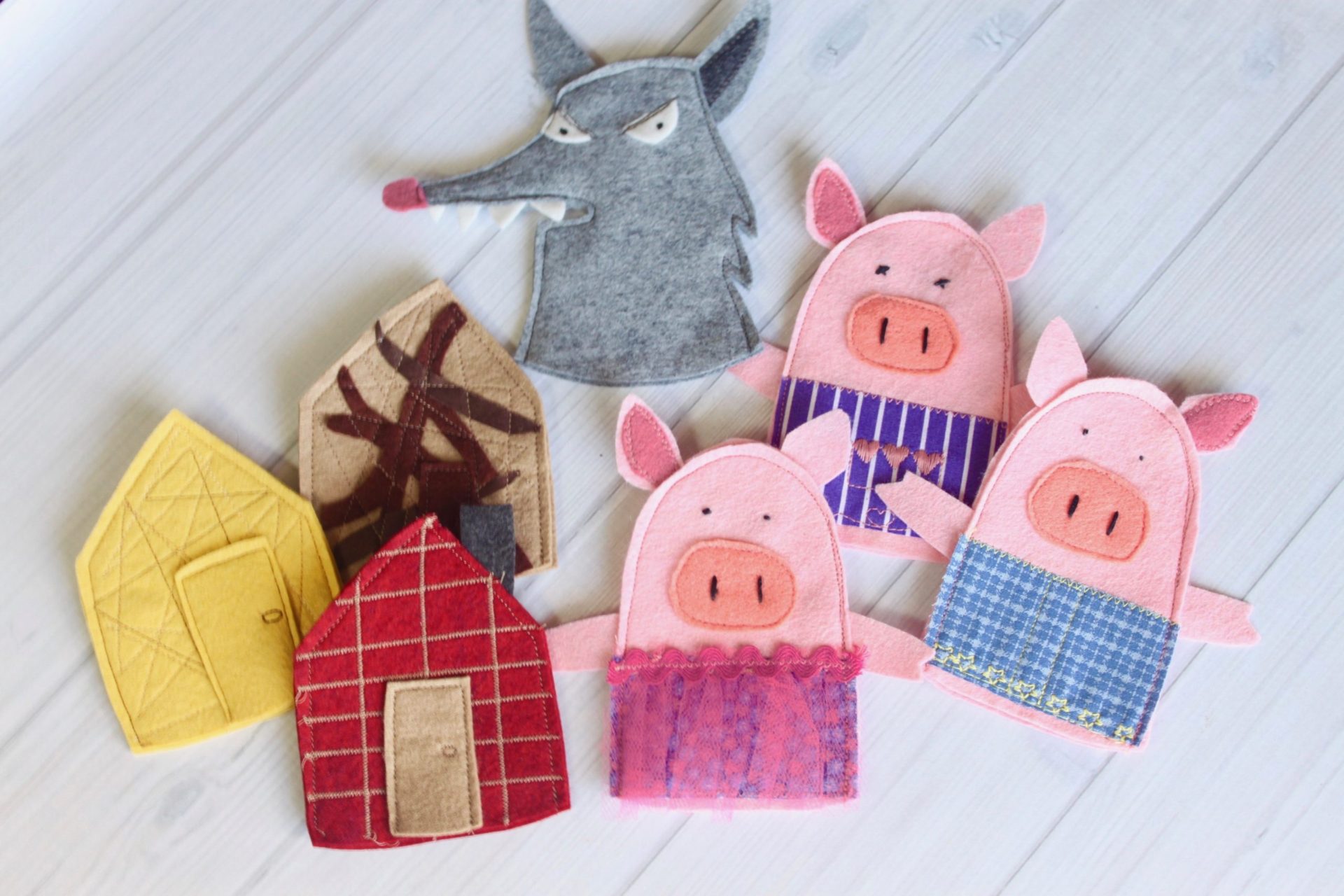 3-little-pigs-wool-felt-finger-puppets-artisan-in-the-woods